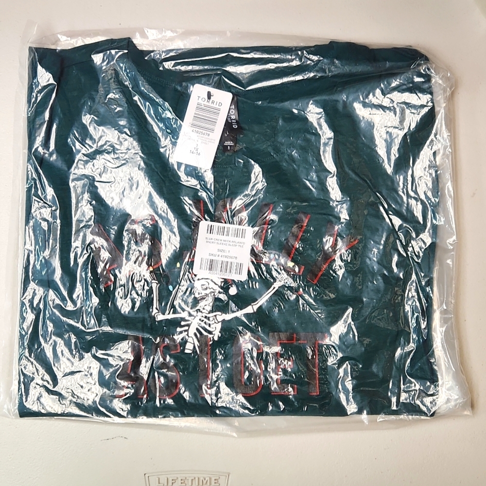 ❤️NWT TORRID TEE - SANTA SKELETON TEE CHRISTMAS HOLIDAY - PLUS SIZE - Picture 8 of 13